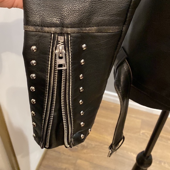 🌟 TOPSHOP Faux Leather Jacket - Picture 5 of 11